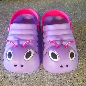 Girls size 12 Bug clogs similar to Crocs